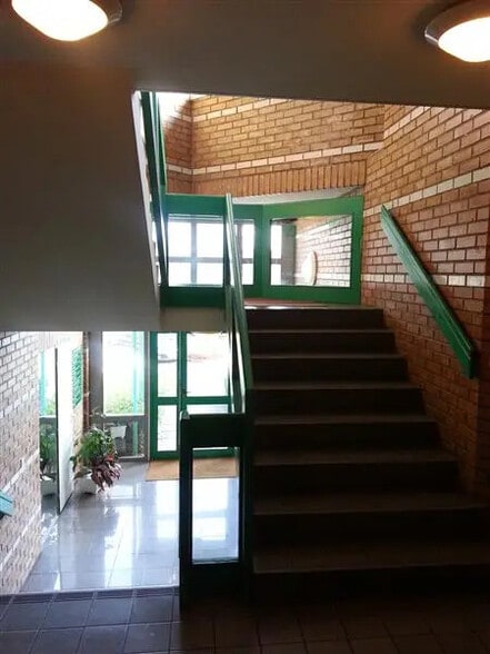 Office in Champs-sur-Marne for lease - Interior Photo - Image 2 of 2