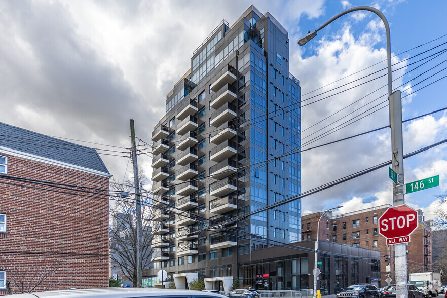 35-08 146th St, Flushing, NY à vendre - Photo principale - Image 1 de 1