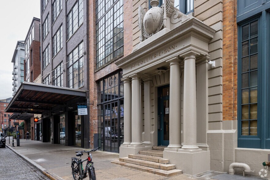 416 W 13th St, New York, NY à louer - Photo du bâtiment - Image 3 de 9