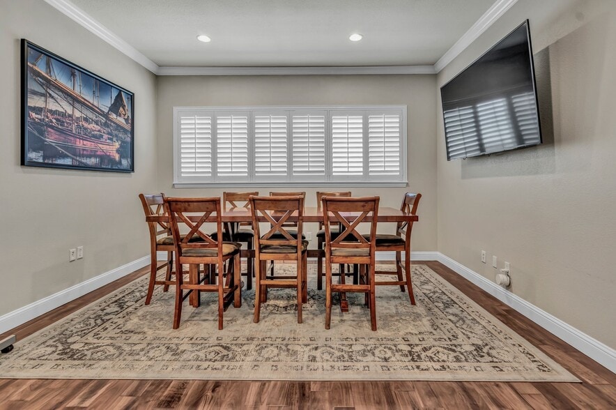 1812 Cindy Ln, Bedford, TX à vendre - Photo du bâtiment - Image 2 de 9