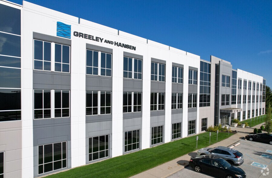 7820 Innovation Blvd, Indianapolis, IN à louer - Photo du bâtiment - Image 1 de 12