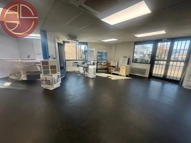 Retail in Toulouse for lease - Interior Photo - Image 2 of 8