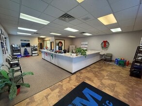 205-245 S Century Ave, Waunakee, WI à louer Hall d’entrée- Image 2 de 7