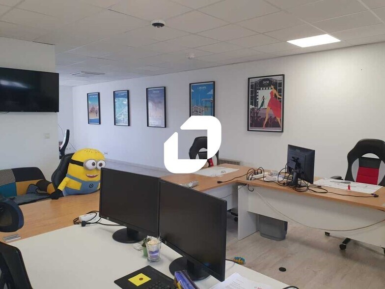 Office in Orgeval for lease - Interior Photo - Image 3 of 7