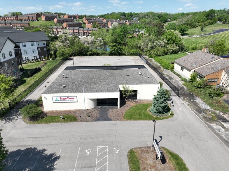 12021 Sheraton Ln, Springdale, OH à vendre - Photo du bâtiment - Image 2 de 7