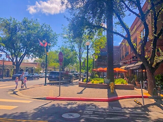 349 Main St, Pleasanton, CA à louer - Photo du bâtiment - Image 3 de 13