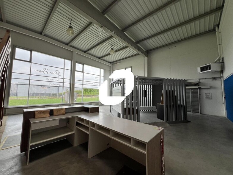 Flex in Hallennes-lez-Haubourdin for lease - Interior Photo - Image 2 of 9