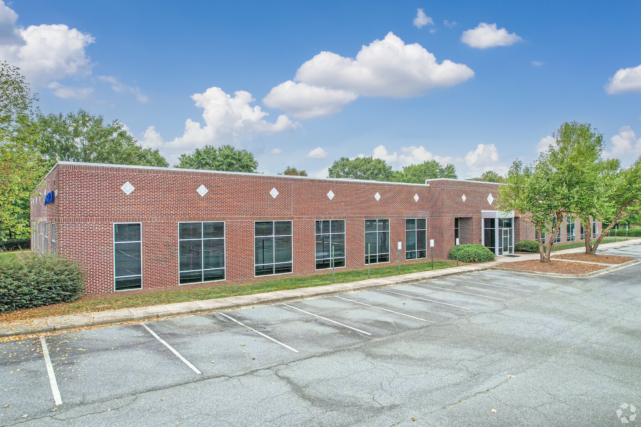 13730 South Point Blvd, Charlotte, NC à louer Photo du bâtiment- Image 1 de 15