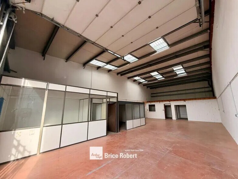 172 Route Du Charpennay, Lentilly for lease - Interior Photo - Image 2 of 5