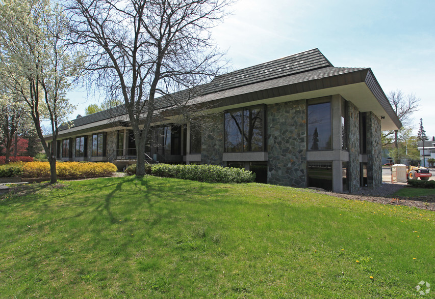 106 Memorial Pky, Utica, NY à vendre - Photo principale - Image 1 de 1