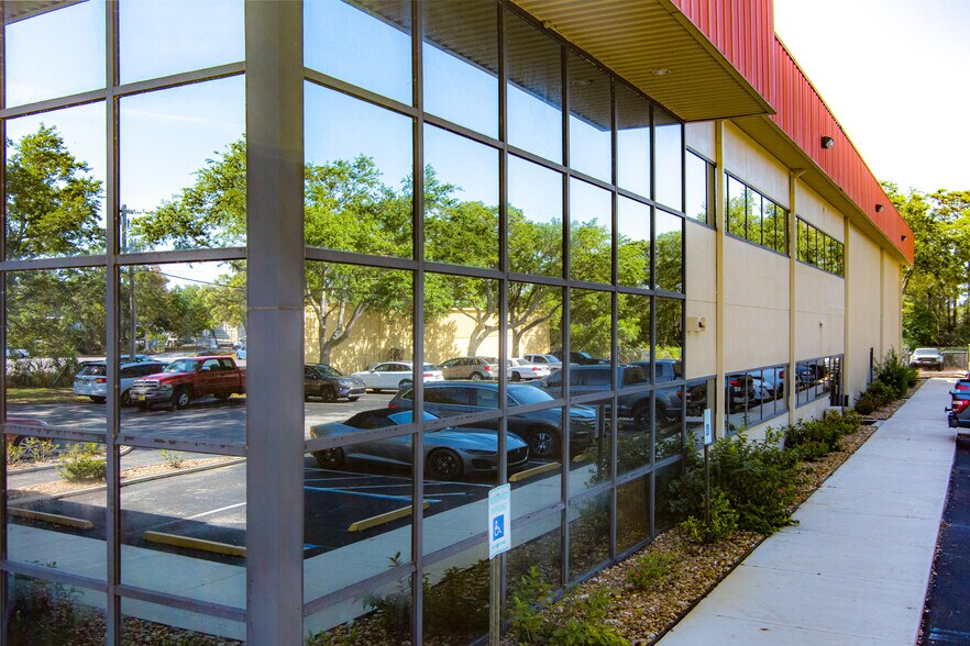 2725 Center Pl, Melbourne, FL à vendre - Photo du bâtiment - Image 3 de 52