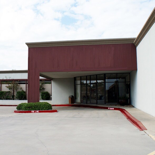 17222 Red Oak Dr, Houston, TX à vendre - Photo du bâtiment - Image 2 de 15