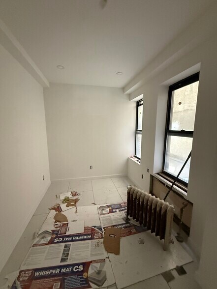 145 W 71st St, New York, NY à louer - Photo du bâtiment - Image 3 de 10