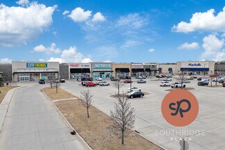 Plus de détails pour 1111 E Army Post Rd, Des Moines, IA - Commerce de détail à louer