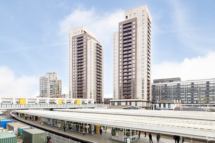 Cherry Orchard Rd, Croydon à louer - Photo du bâtiment - Image 2 de 8