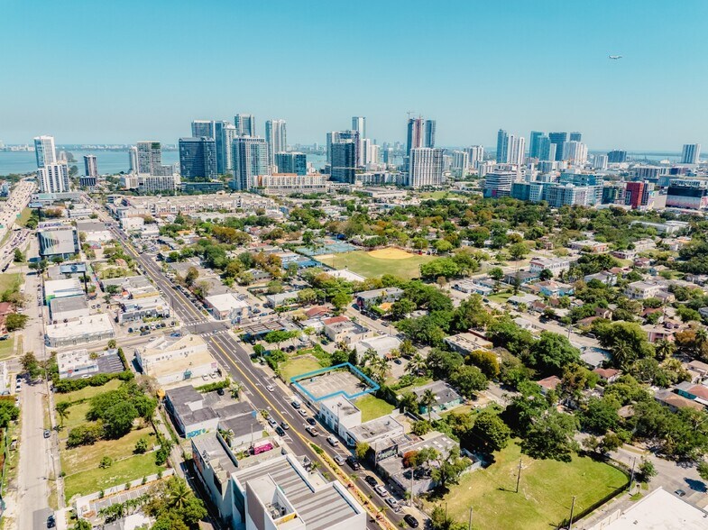 250 NW 36th St, Miami, FL à louer - Aérien - Image 3 de 4