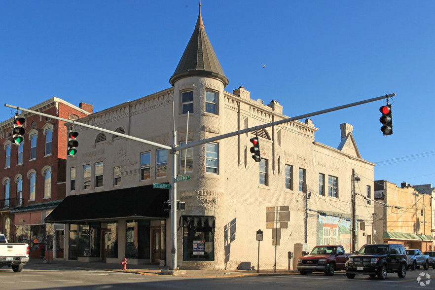 100-102 N Main St, Versailles, KY à vendre - Photo du bâtiment - Image 1 de 1