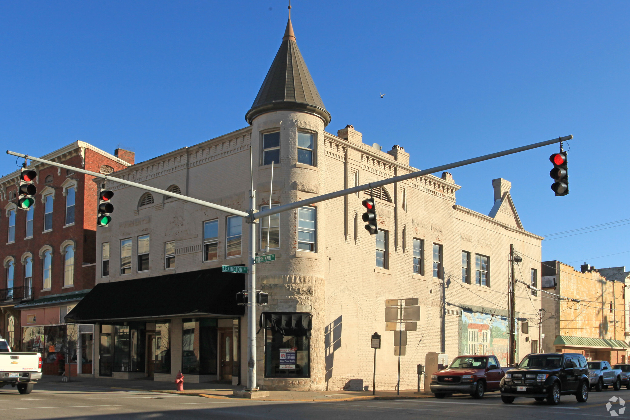 100-102 N Main St, Versailles, KY à vendre Photo du bâtiment- Image 1 de 1