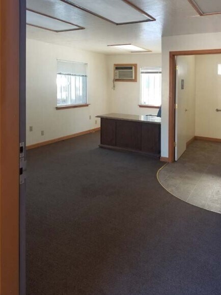 5146 Commercial Way, Hathaway Pines, CA à louer - Photo intérieure - Image 3 de 3