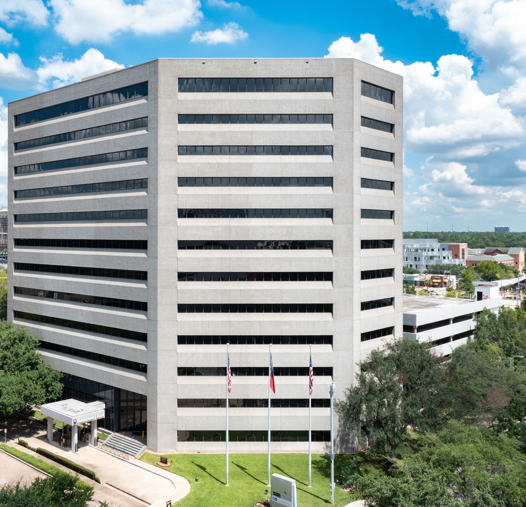 3900 Essex Ln, Houston, TX à louer Photo du bâtiment- Image 1 de 5