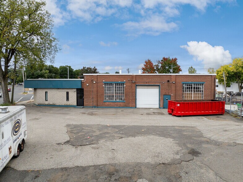 424 Albany St, Springfield, MA à louer - Photo du bâtiment - Image 2 de 9