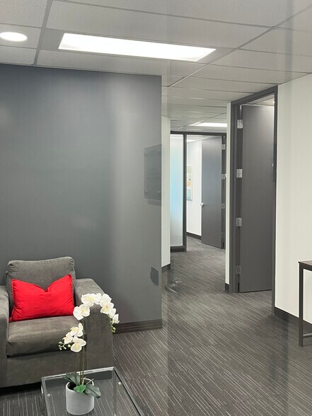 2001 Sheppard Ave E, Toronto, ON for lease - Building Photo - Image 3 of 13