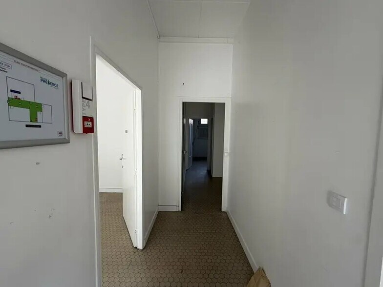 Retail in Villeurbanne for lease - Interior Photo - Image 3 of 7