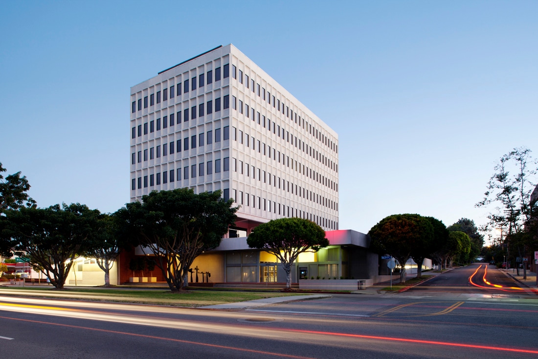 12011 San Vicente Blvd, Los Angeles, CA for lease Primary Photo- Image 1 of 6
