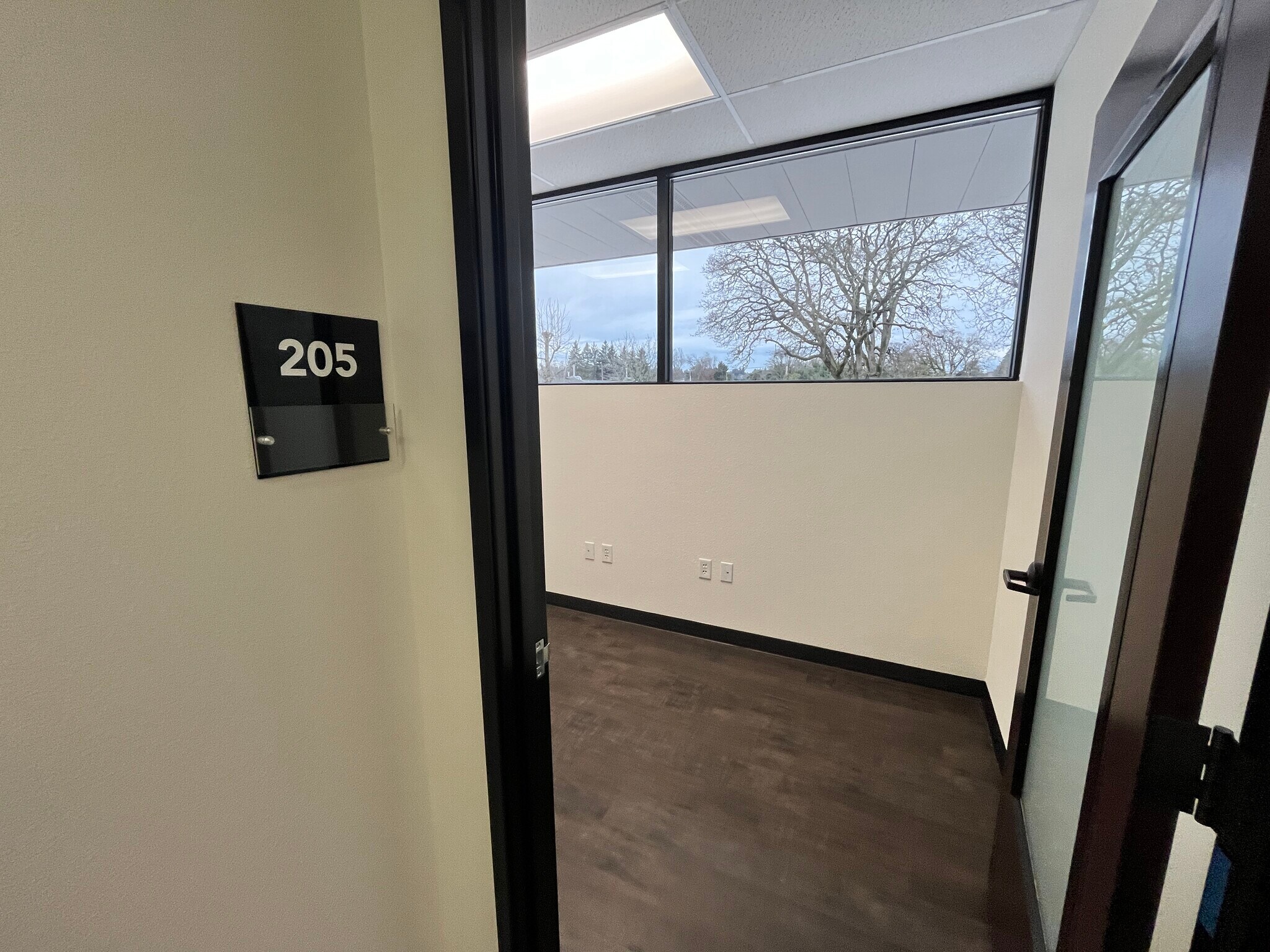 1900 Hines St SE, Salem, OR for lease Interior Photo- Image 1 of 5