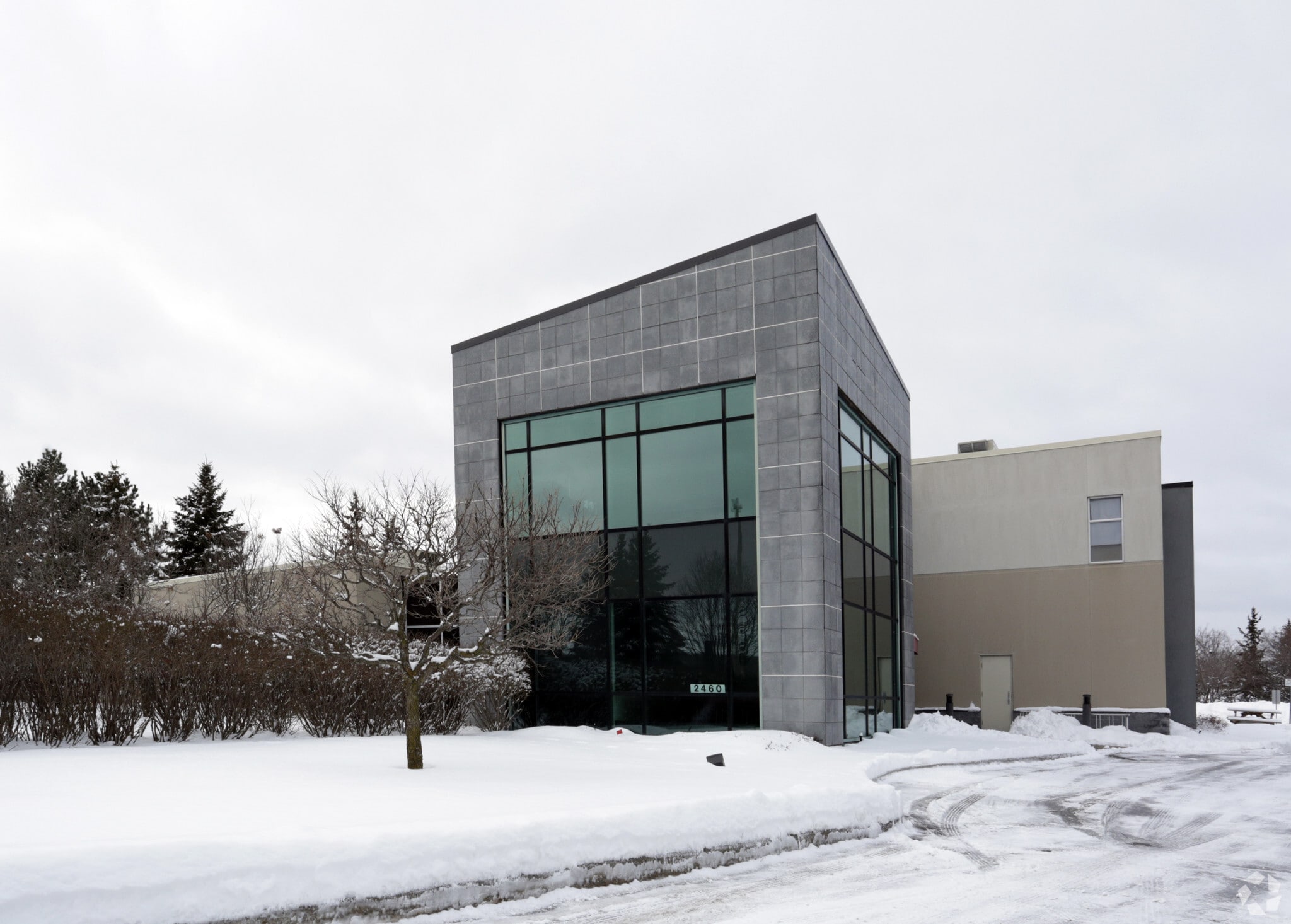 2460 Don Reid Dr, Ottawa, ON for sale Primary Photo- Image 1 of 3