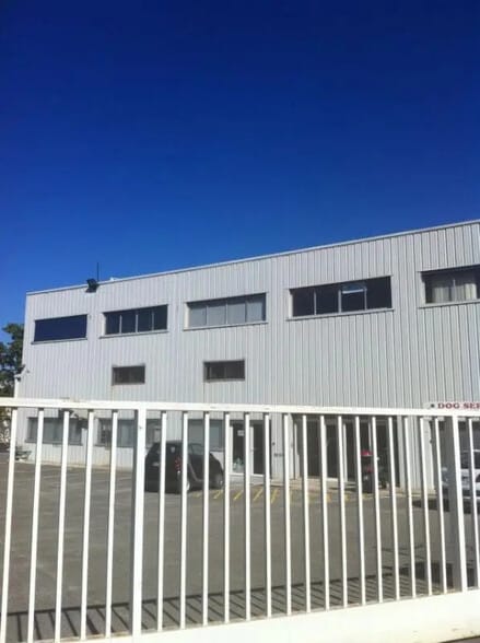 Flex in Marseille for lease - Building Photo - Image 1 of 5