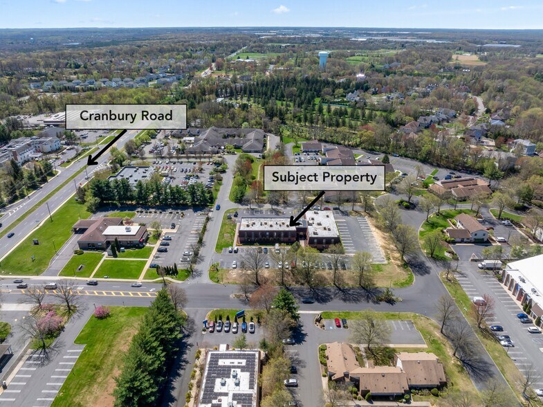 4 Cornwall Dr, East Brunswick, NJ à louer - Photo du bâtiment - Image 3 de 8