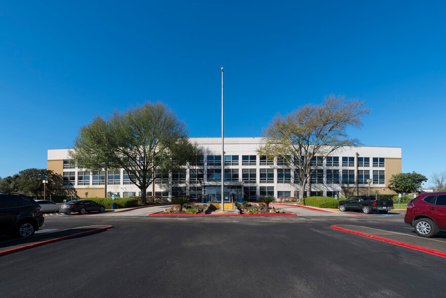 7407 North Fwy, Houston, TX for sale - Building Photo - Image 2 of 10