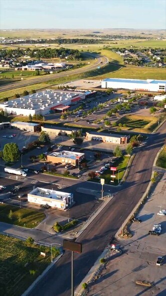 1103 E Boxelder Rd, Gillette, WY à vendre - Vidéo sur l’inscription commerciale - Image 2 de 22