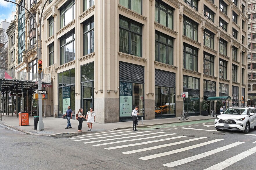 212 Fifth Ave, New York, NY à louer - Photo du bâtiment - Image 2 de 2