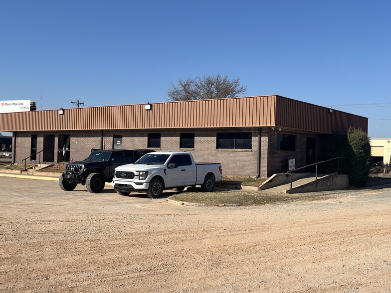 3020-3200 Aluma Valley Dr, Oklahoma City, OK for lease - Building Photo - Image 1 of 14