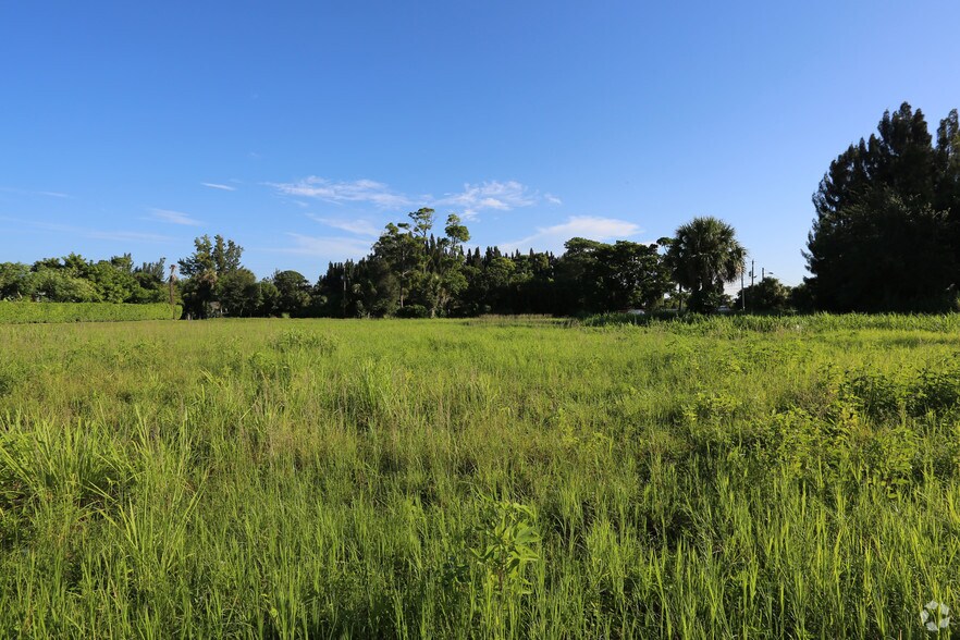 Evans Ln, West Palm Beach, FL à vendre - Photo du bâtiment - Image 2 de 4