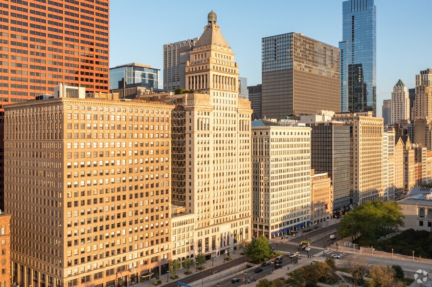 310 S Michigan Ave, Chicago, IL à louer - Photo du bâtiment - Image 3 de 9