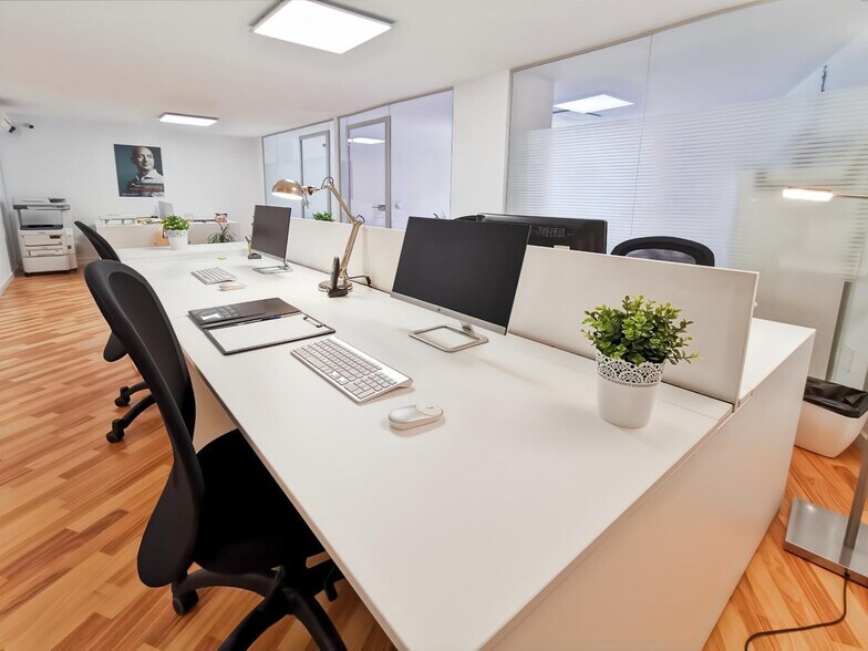 Office in Palma for lease - Interior Photo - Image 2 of 7