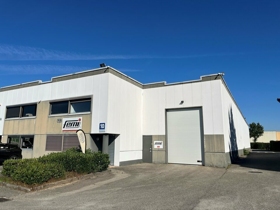 58 Avenue Des Bruyères, Décines-Charpieu for lease Building Photo- Image 1 of 12
