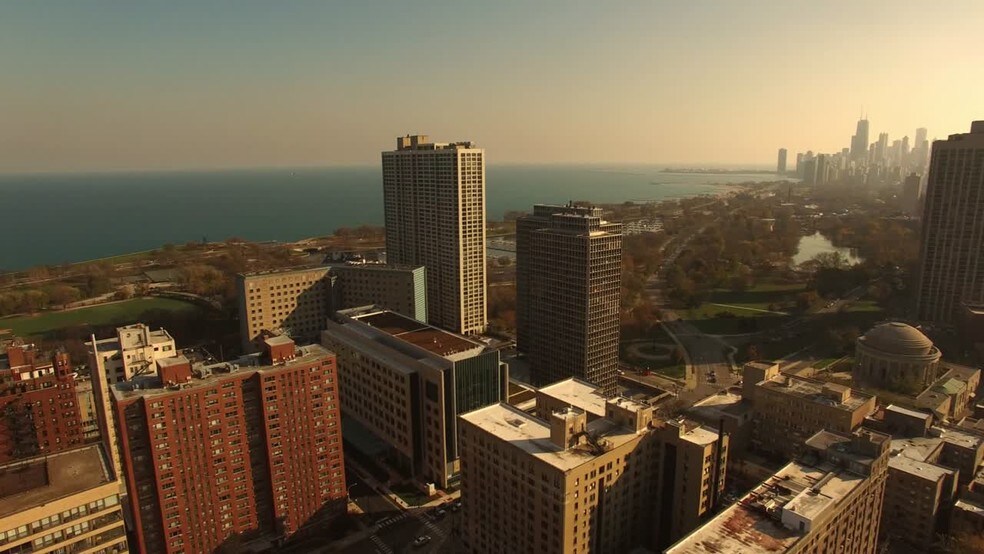 331 W Surf St, Chicago, IL à louer - Vidéo sur l’inscription commerciale - Image 2 de 17