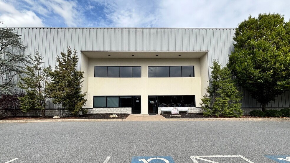 630 Municipal Dr, Nazareth, PA à louer - Photo du bâtiment - Image 3 de 19