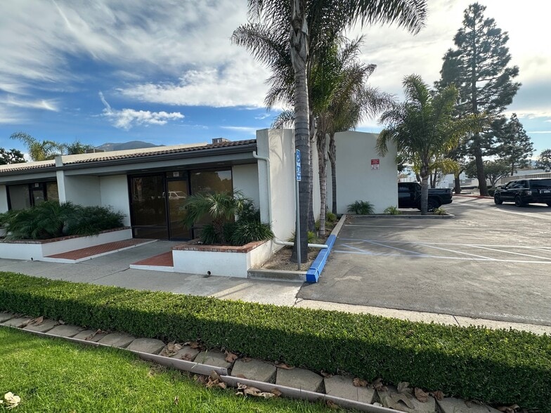 4820 Adohr Ln, Camarillo, CA for lease - Building Photo - Image 2 of 9