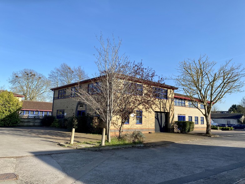 Landscape Clos, Bicester for lease - Building Photo - Image 2 of 3