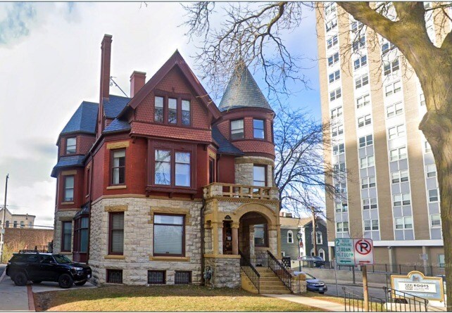 1681 N Prospect Ave, Milwaukee, WI for lease Primary Photo- Image 1 of 5