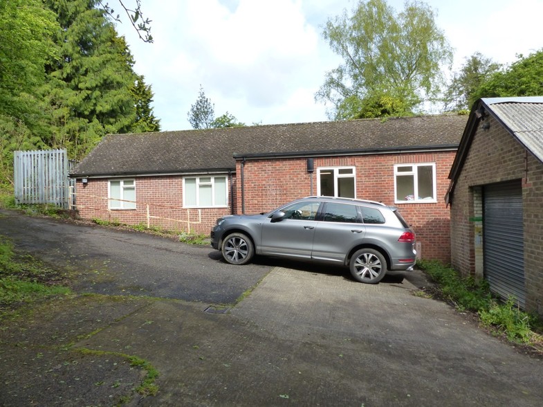 1a Springfield, Oxted for lease - Primary Photo - Image 1 of 6