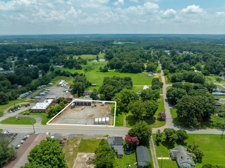 1417 W Main St, Yadkinville, NC for sale - Building Photo - Image 3 of 28