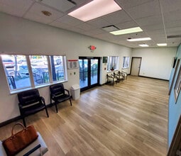540-550 Bay Isles Rd, Longboat Key, FL for lease Interior Photo- Image 2 of 21