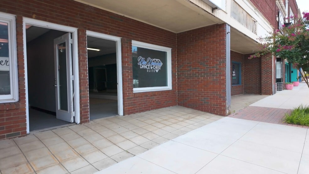 220-222 S Scales St, Reidsville, NC for sale - Commercial Listing Video - Image 2 of 47