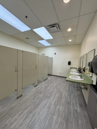 Plus de détails pour 209 Elmwood Ave, Providence, RI - Commerce de détail à vendre